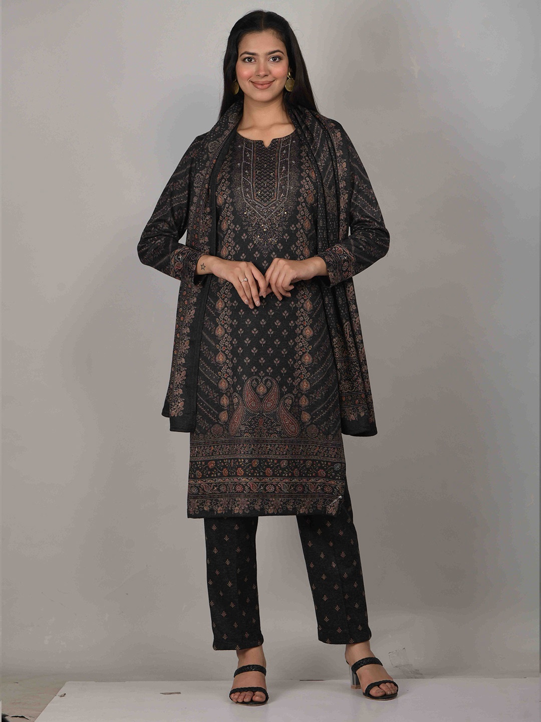 

EVORA Floral Printed Kurta With Trousers & Dupatta, Black