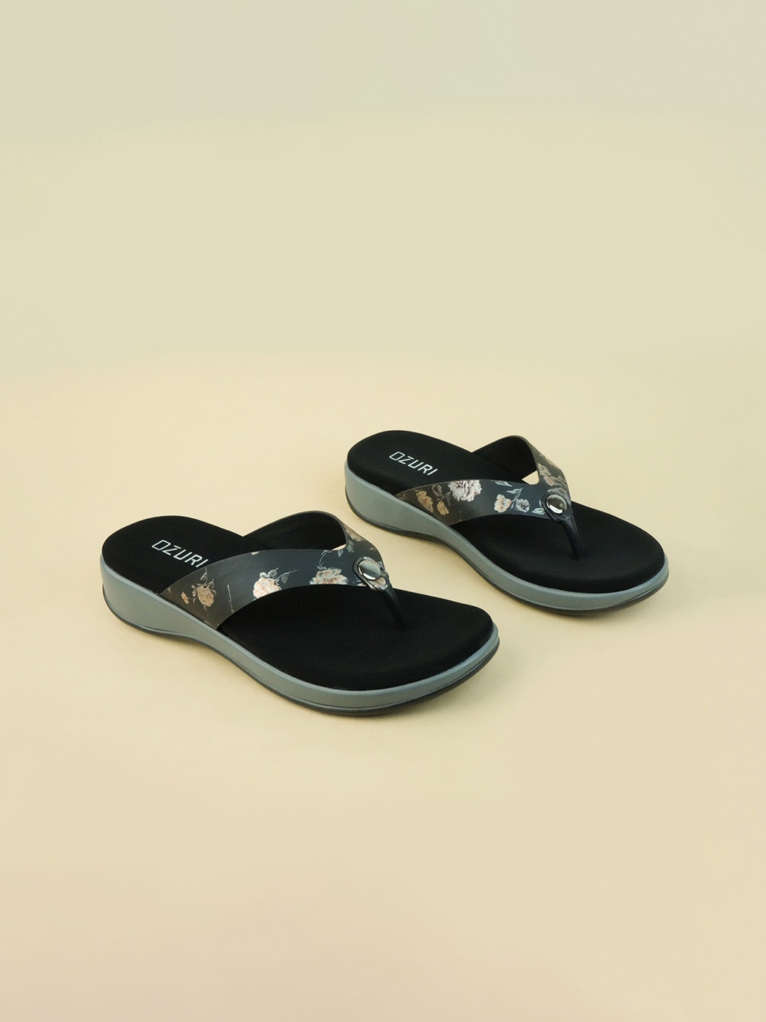 

Ozuri Women Printed Open Toe Flats, Black