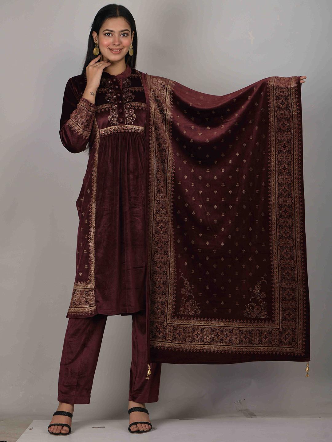 

EVORA Floral Embroidered Mandarin Collar Velvet Kurta With Trousers & Dupatta, Purple