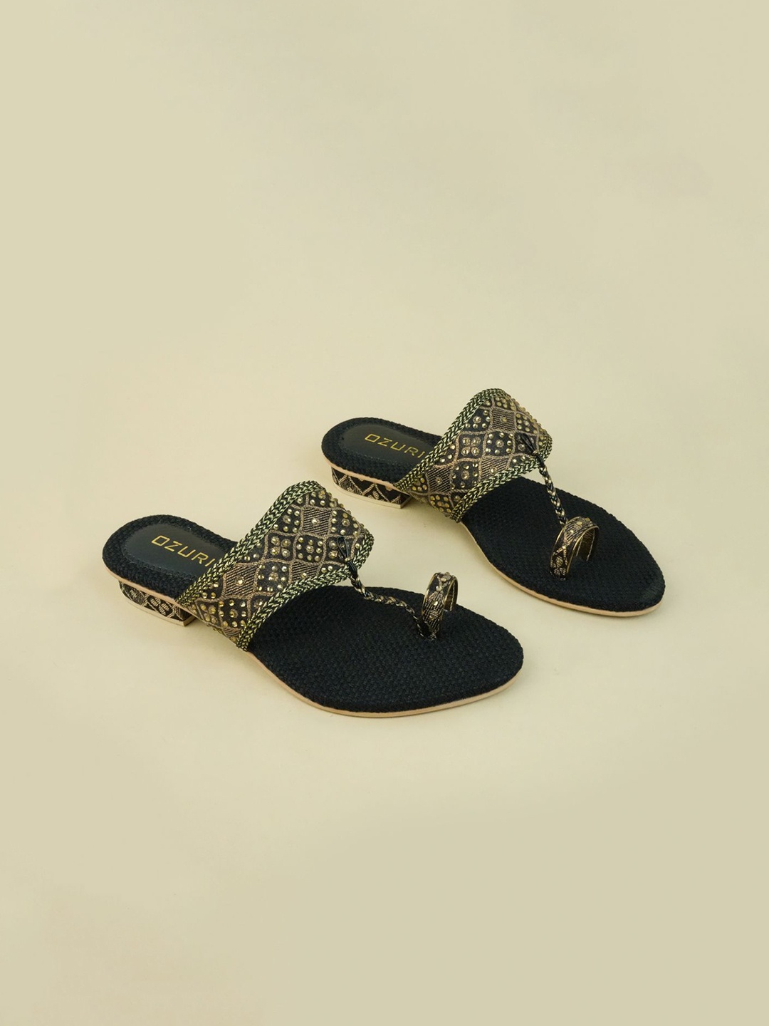 

Ozuri Women Ethnic One Toe Flats, Black