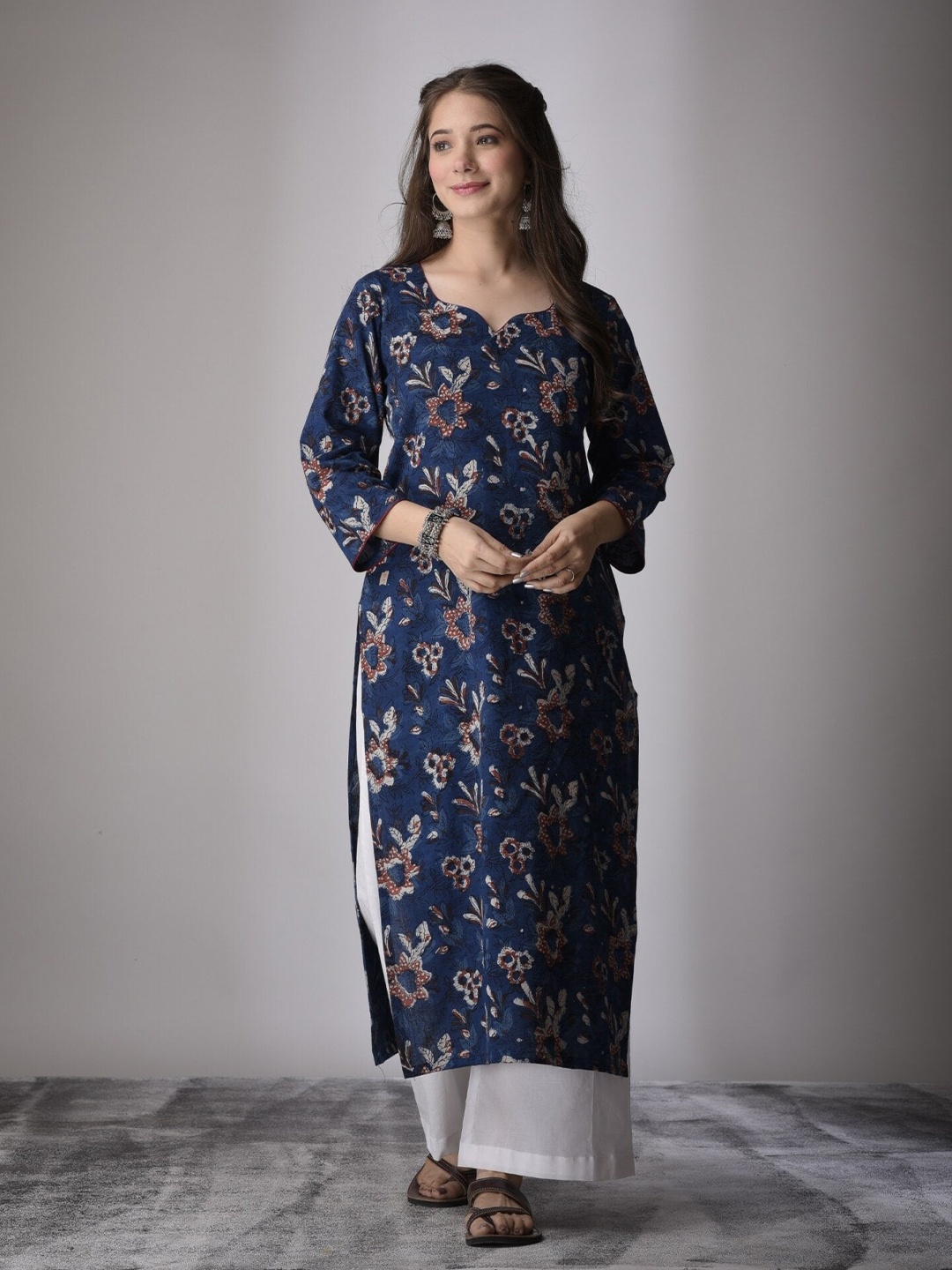 

DIMPLE DESIGN STUDIO Women Floral Printed Cotton Straight Kurta, Blue