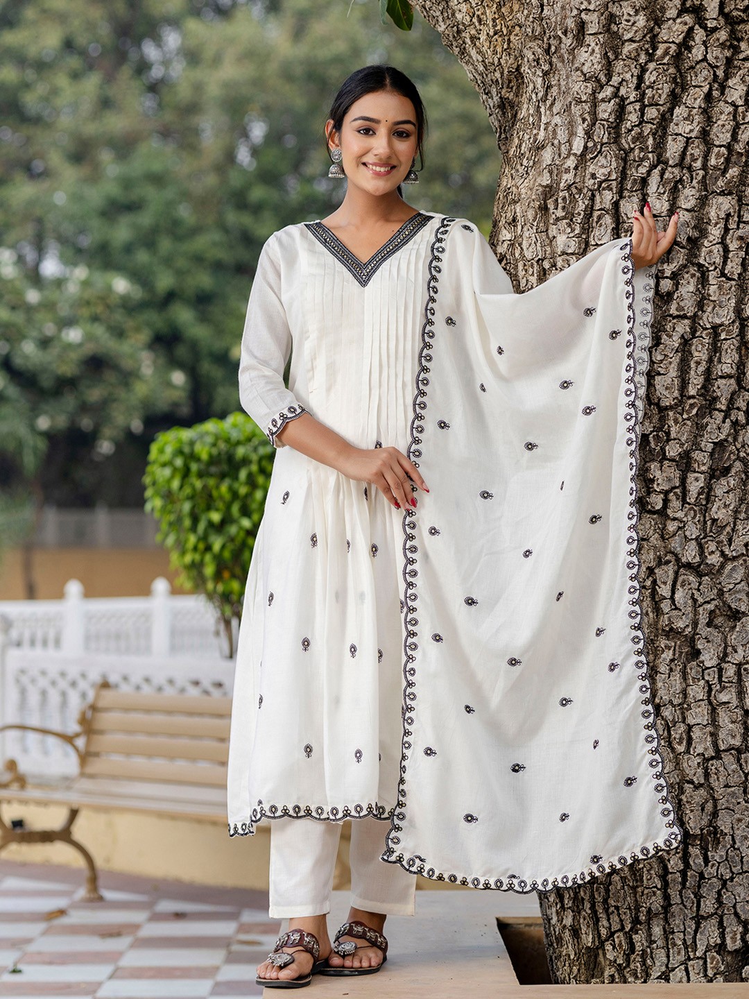 

Navlik Floral Embroidered Sequinned V-Neck A-Line Kurta With Trousers & Dupatta, Off white