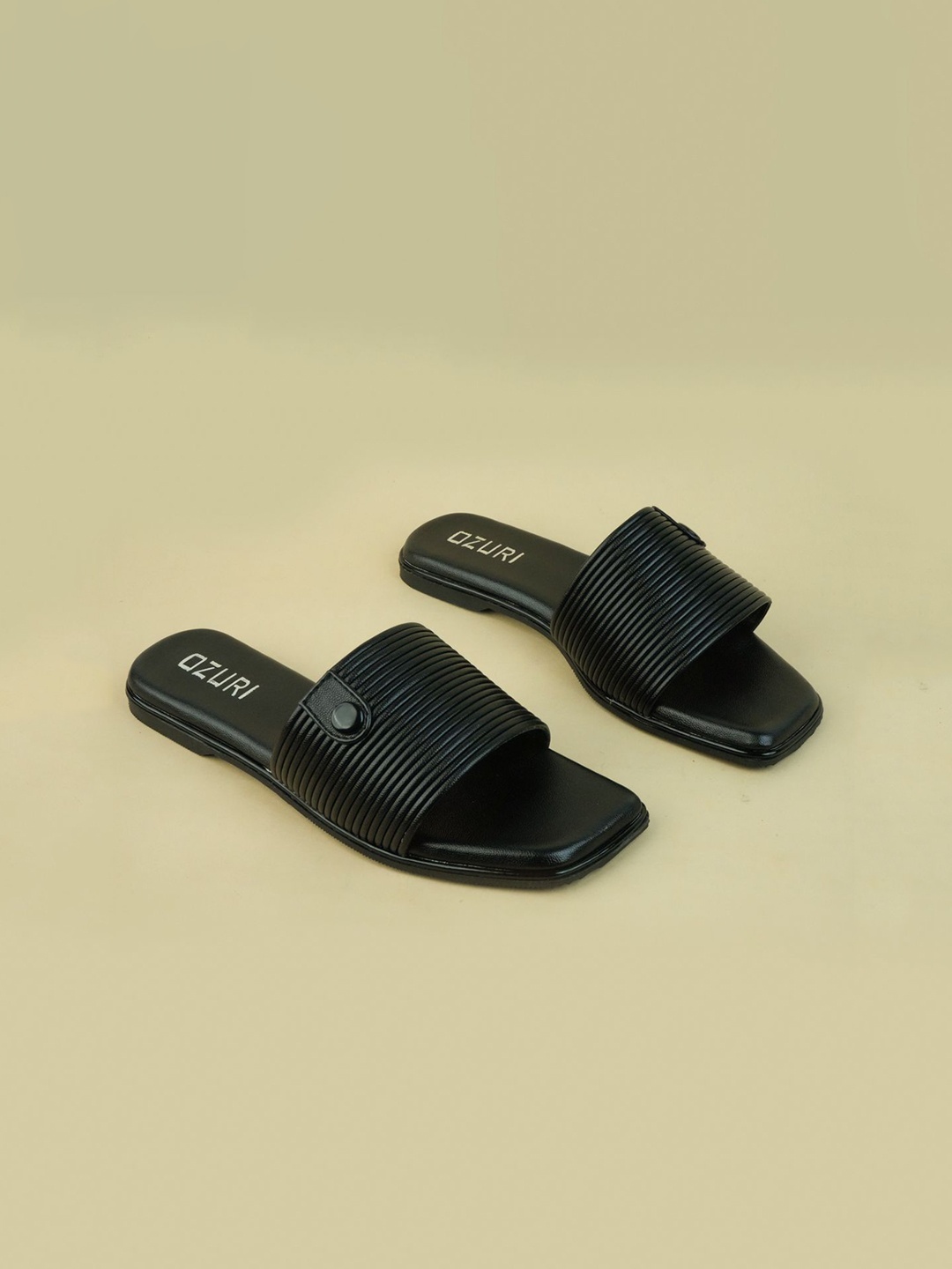 

Ozuri Women Open Toe Flats, Black