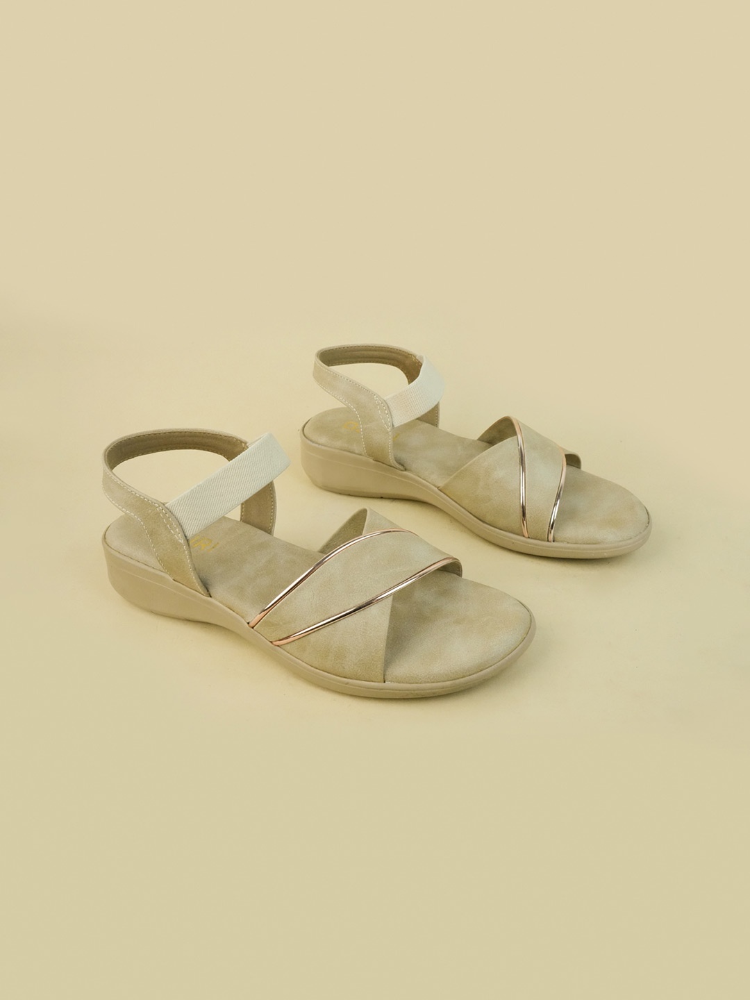 

Ozuri Women Open Toe Flats, Beige