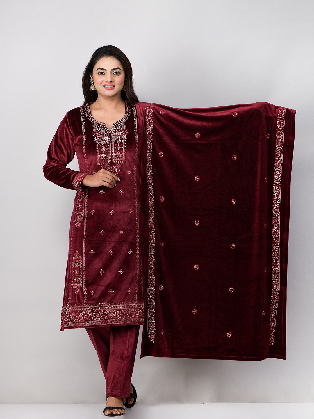 

EVORA Ethnic Motifs Embroidered Velvet Kurta With Trousers & Dupatta, Maroon