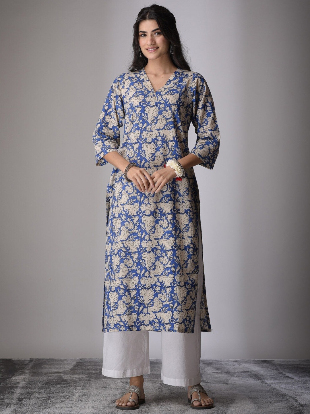 

DIMPLE DESIGN STUDIO Floral Printed V-Neck Pure Cotton Straight Kurta, Blue