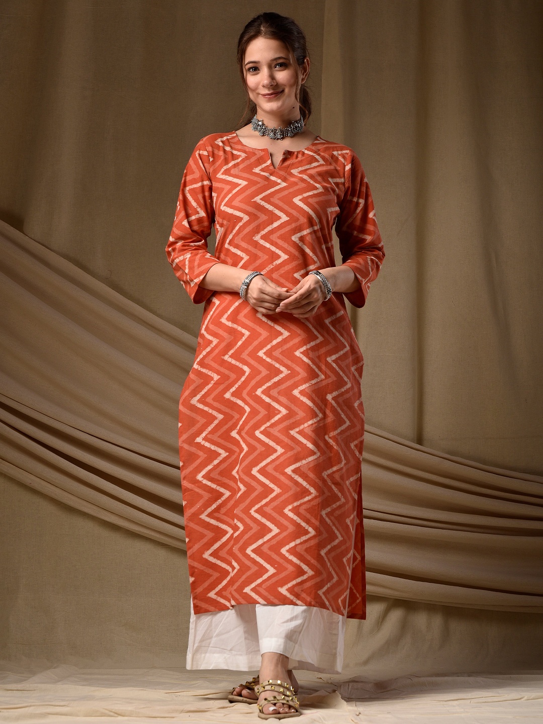 

DIMPLE DESIGN STUDIO Geometric Printed Notch Neck Cotton Straight Kurta, Orange