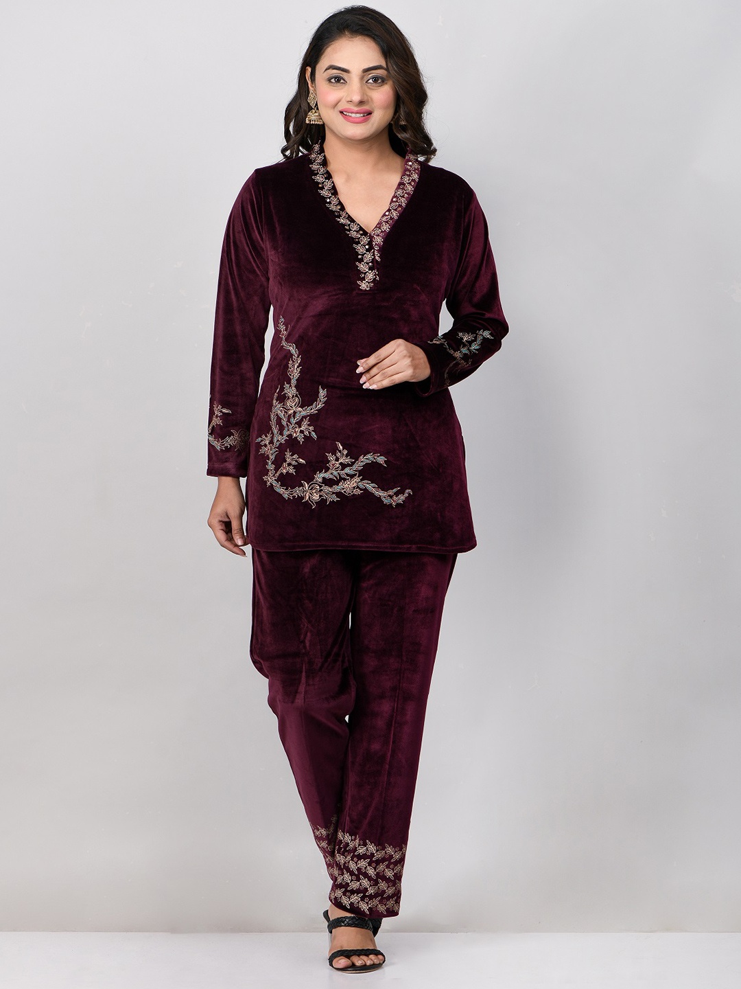

EVORA Embroidered Velvet V-Neck Tunic With Trousers, Purple