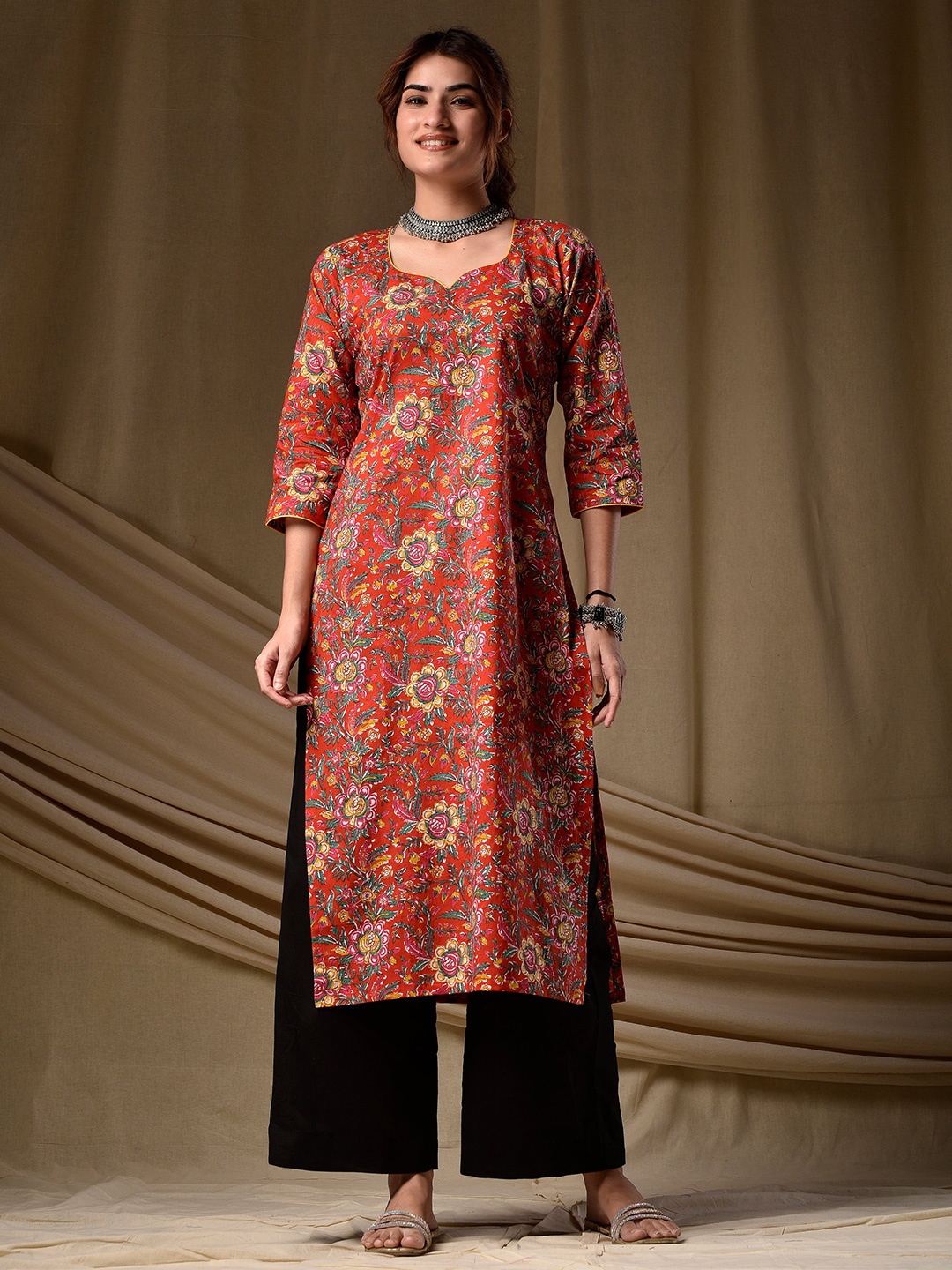

DIMPLE DESIGN STUDIO Women Floral Printed Cotton Straight Kurta, Red