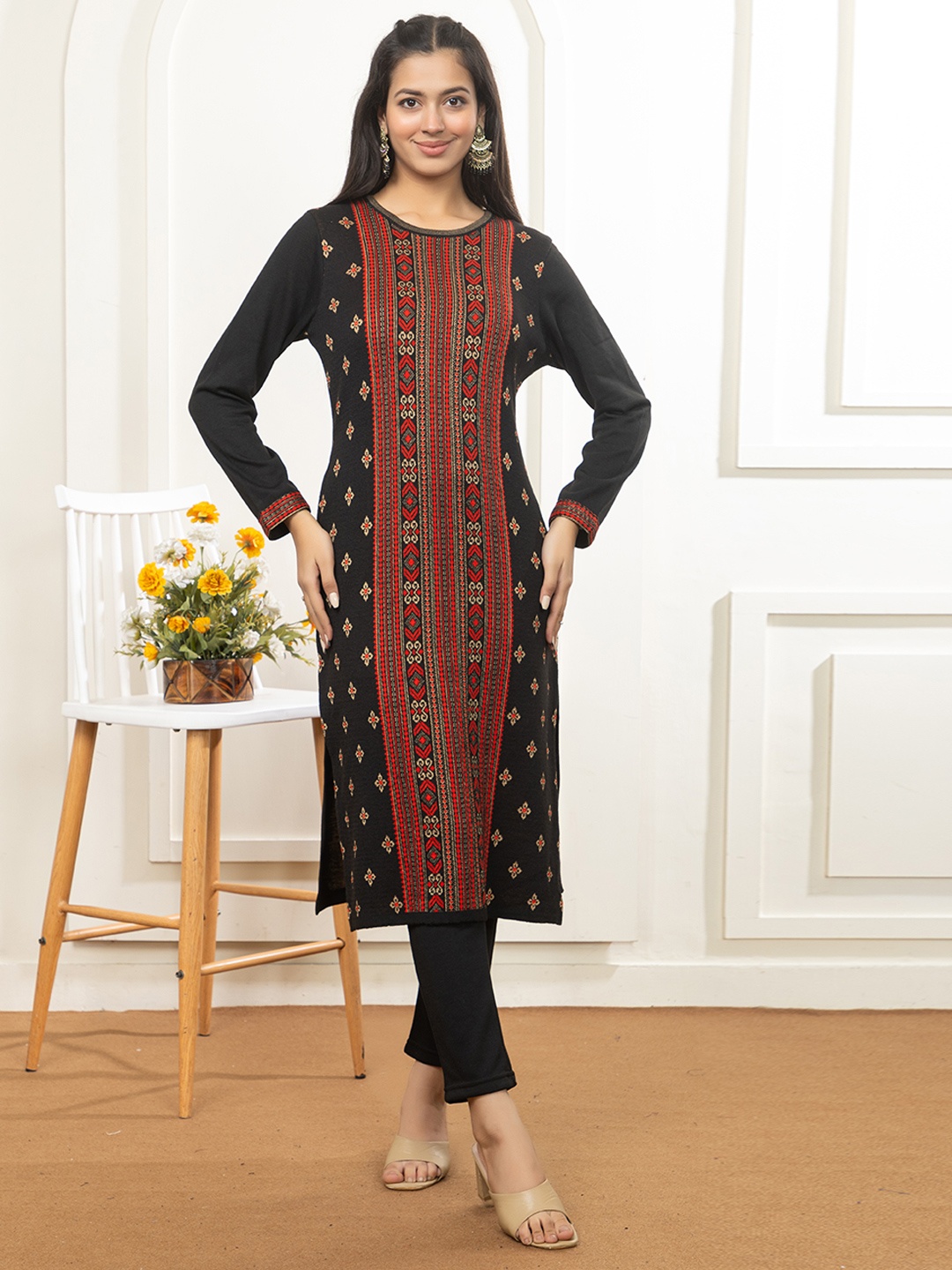 

Anouk Round Neck Floral Woven Design Acrylic Straight Kurta, Black