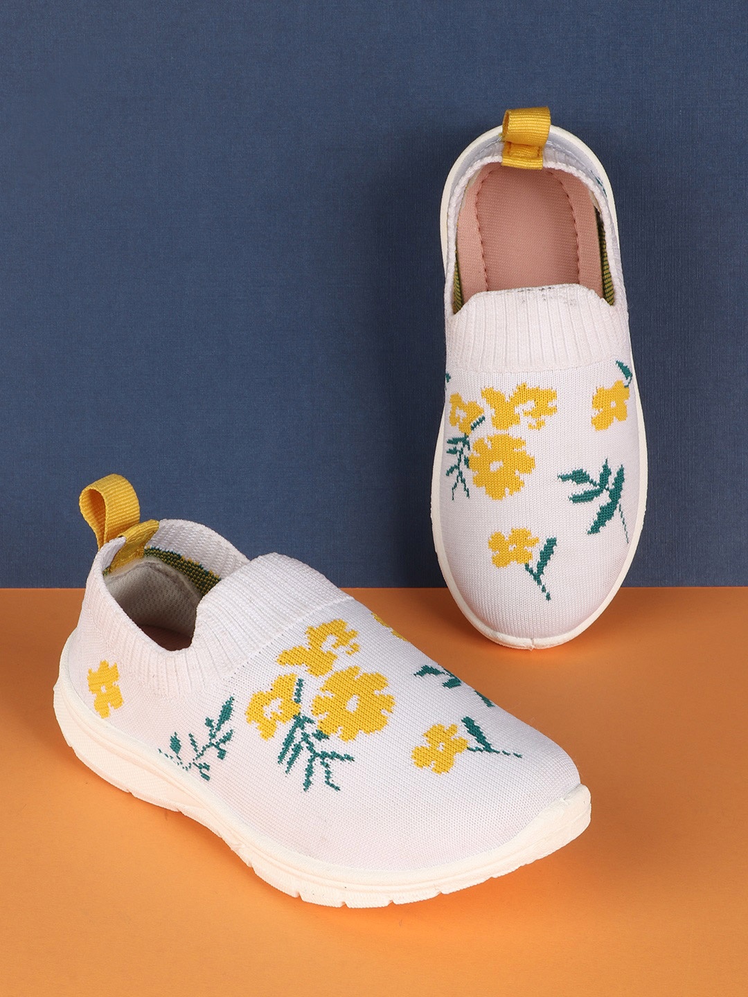 

YK Boys Woven Design Lightweight Slip-On Sneakers, White