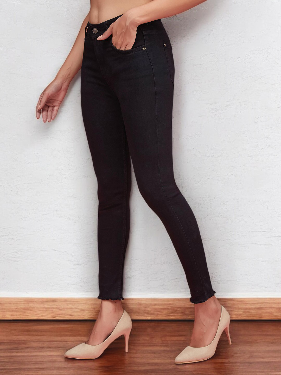 

DressBerry Women Slim Fit High-Rise Mildly Distressed Stretchable Jeans, Black