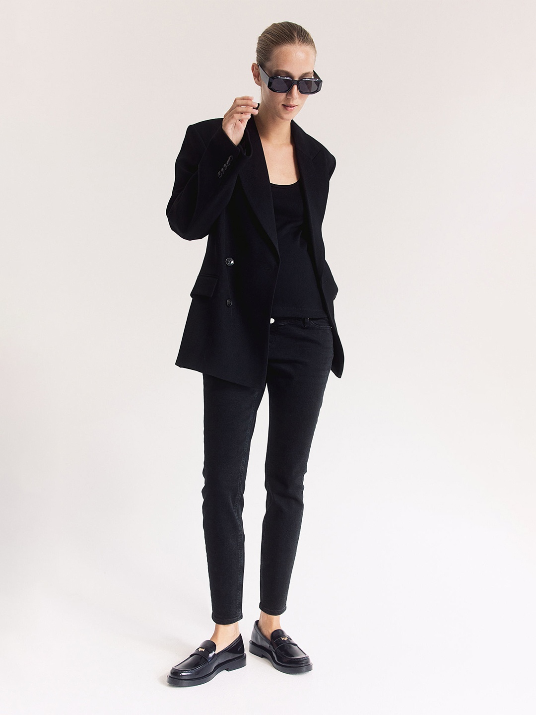 

H&M Women MAMA Slim Ankle Jeans, Black