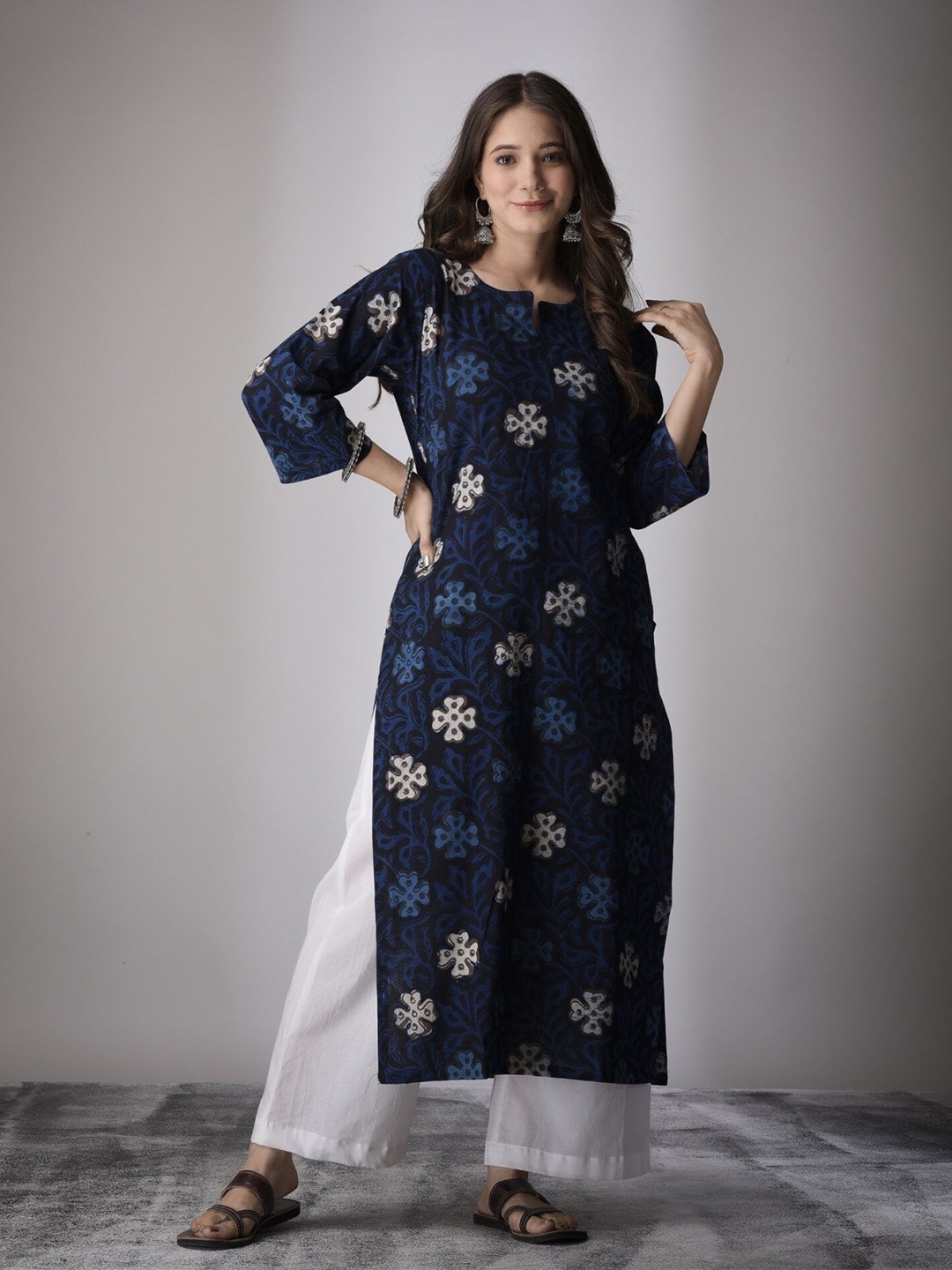 

DIMPLE DESIGN STUDIO Ethnic Motifs Printed Notch Neck Pure Cotton Straight Kurta, Navy blue