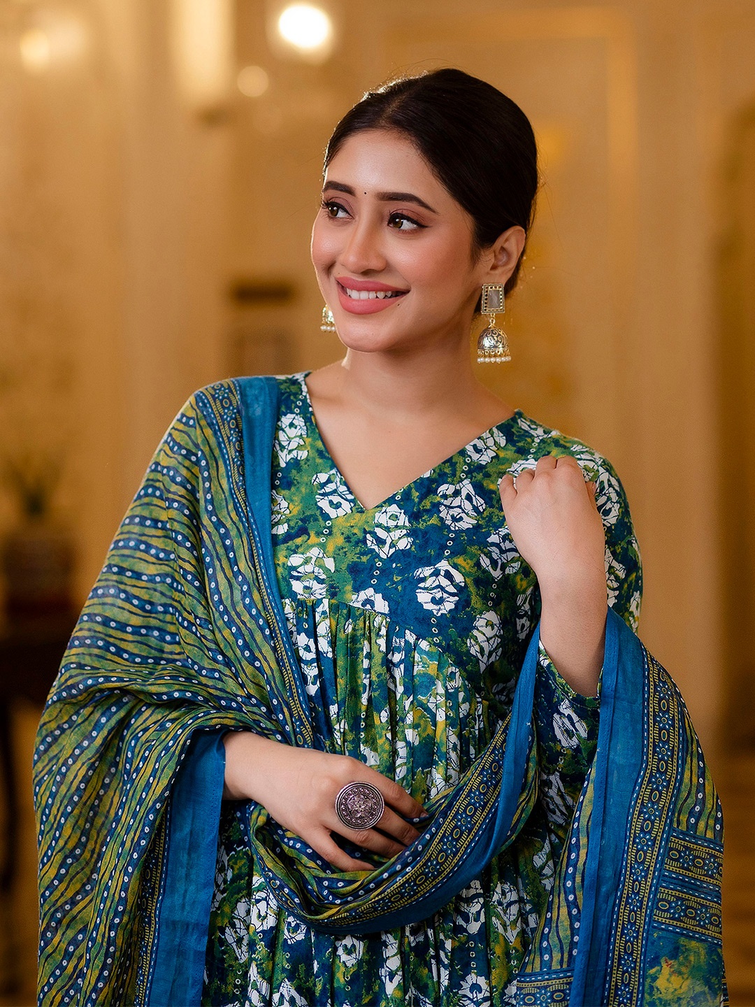 

KALINI Ethnic Motifs Printed Kurta with Trouser & Dupatta, Green