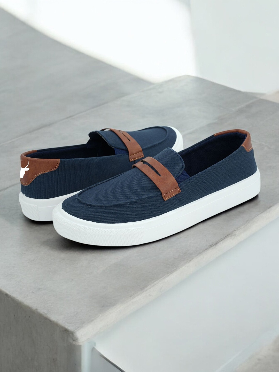 

HIROLAS Men Round Toe Loafers, Blue