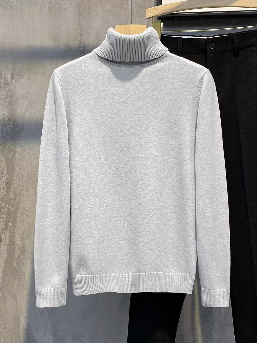 

StyleCast x Revolte Men Solid Mock Neck Pullover, Grey