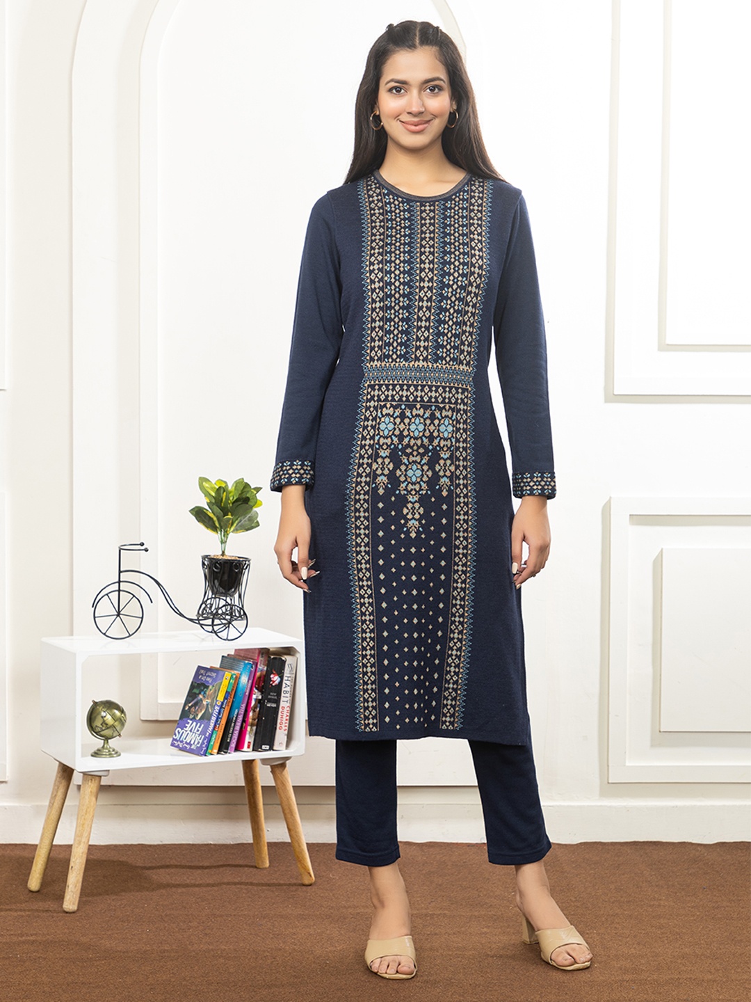 

Anouk Navy Blue Ethnic Motifs Woven Design Round Neck Knitted Straight Kurta