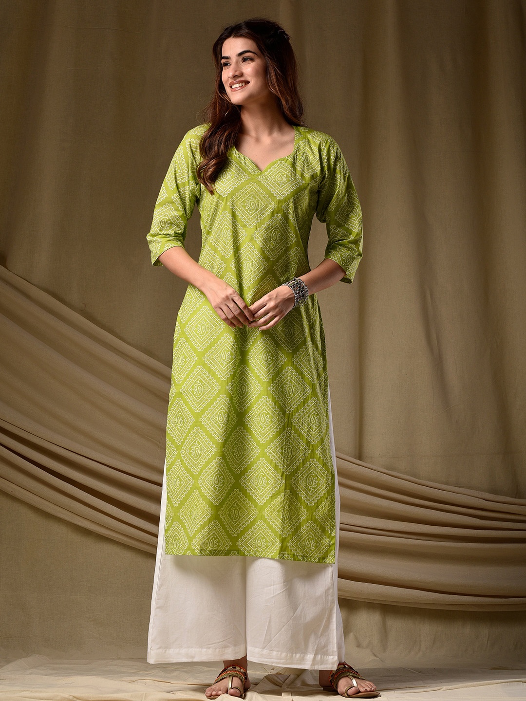 

DIMPLE DESIGN STUDIO Bandhani Printed Sweetheart Neck Cotton Straight Kurta, Green