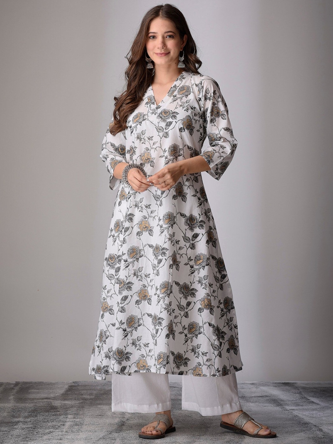 

DIMPLE DESIGN STUDIO Floral Digital Printed V-Neck Pure Cotton A-Line Kurta, White