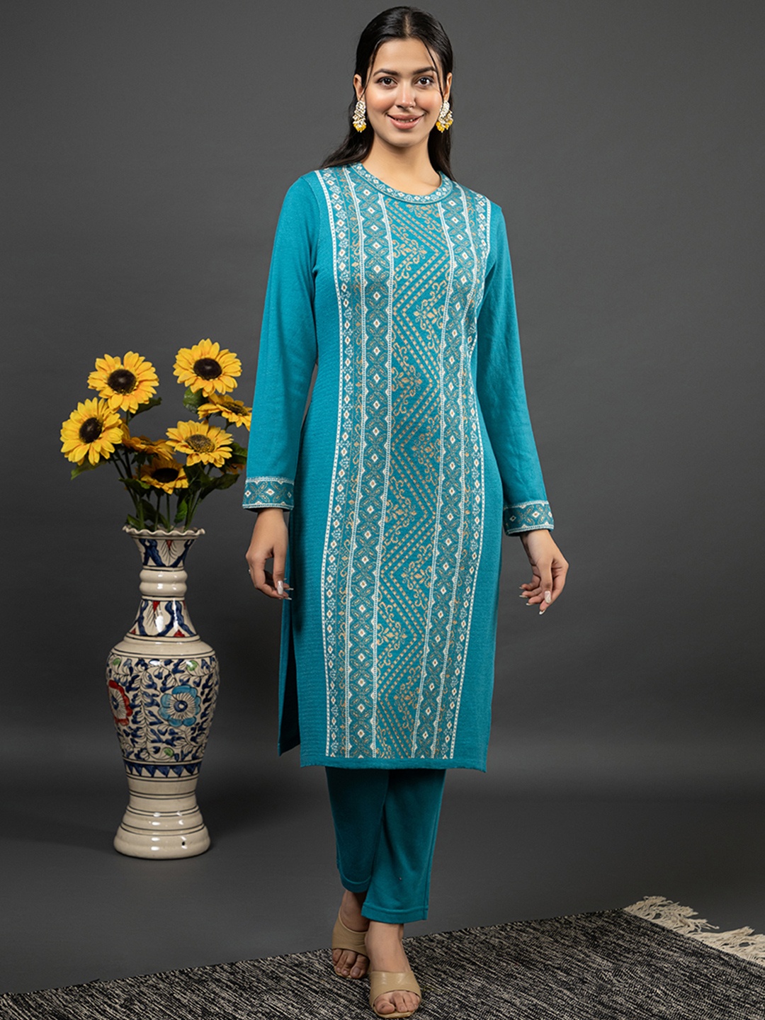 

Anouk Turquoise Blue Geometric Woven Design Round Neck Knitted Straight Kurta