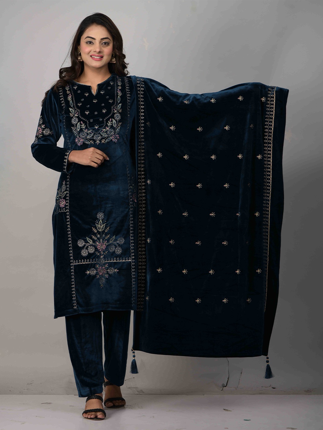 

EVORA Ethnic Motifs Embroidered Velvet Straight Kurta With Trousers & Dupatta, Teal