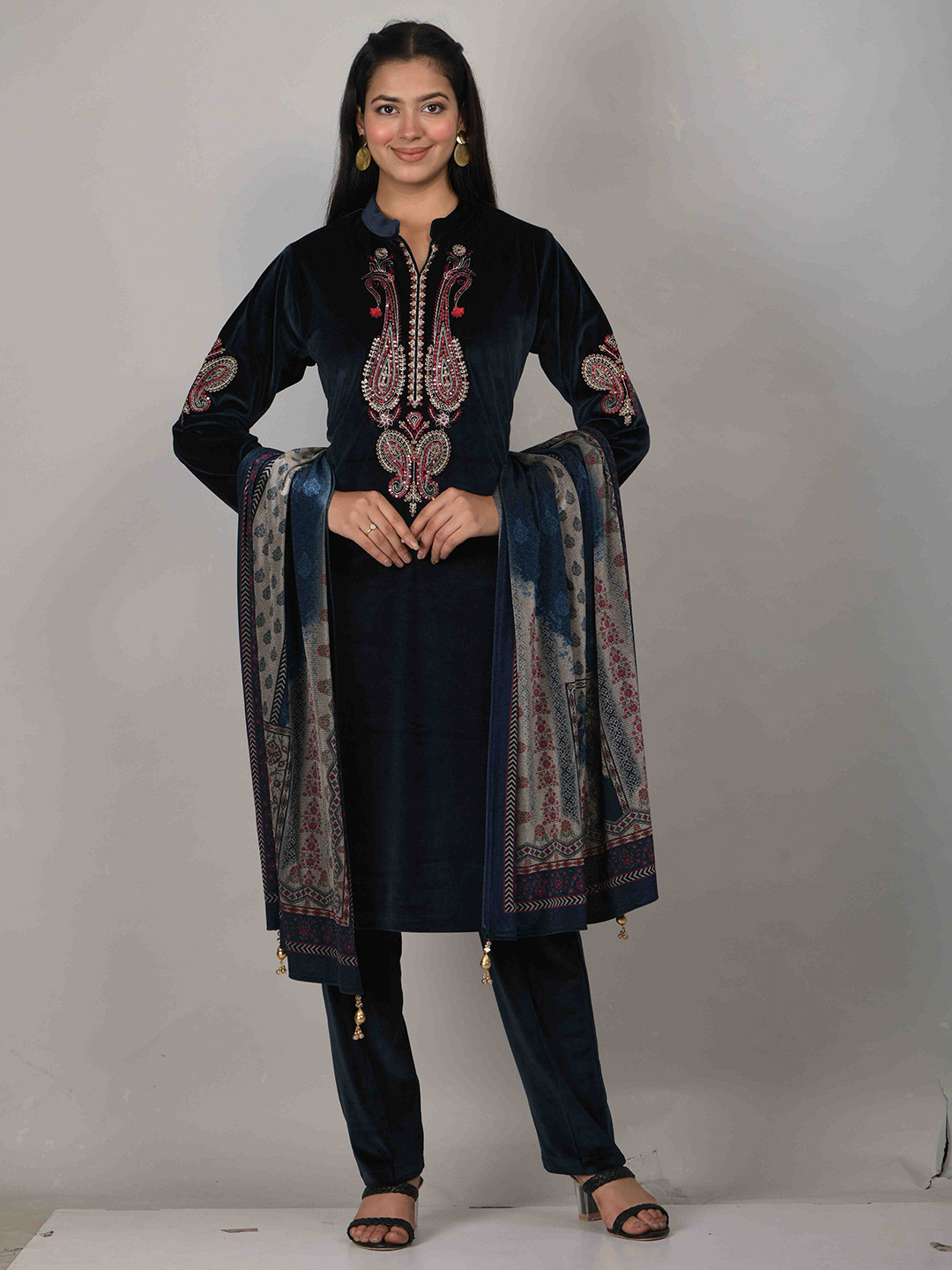 

EVORA Ethnic Motifs Embroidered Velvet Kurta With Trousers & Dupatta, Blue