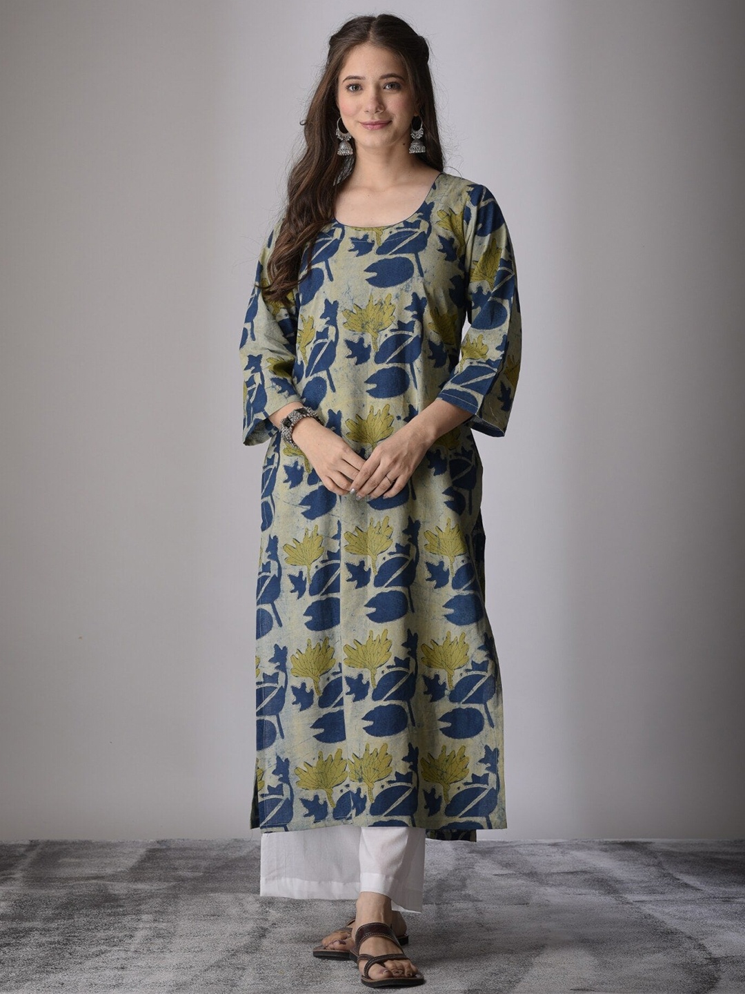

DIMPLE DESIGN STUDIO Floral Printed Round Neck Pure Cotton Straight Kurta, Blue
