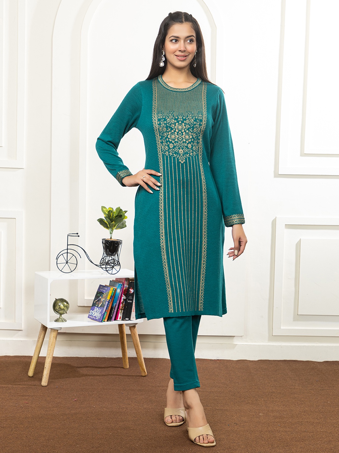 

Anouk Women Floral Jacquard Jacquard Kurta, Green