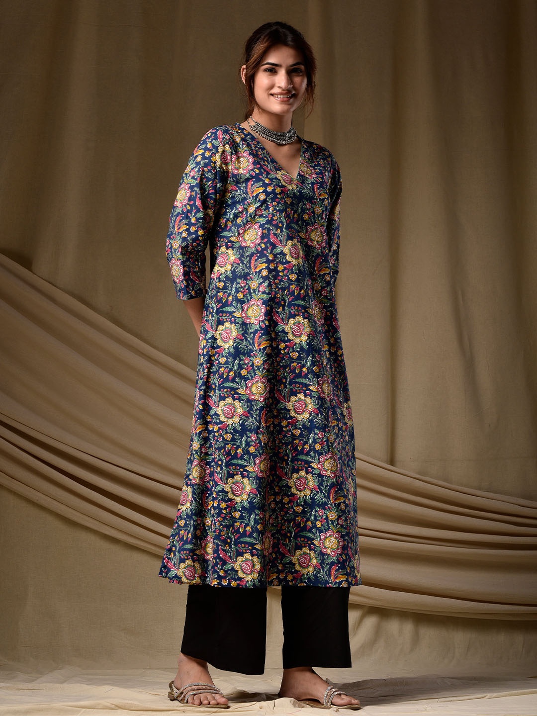 

DIMPLE DESIGN STUDIO Floral Printed Notch Neck Cotton A-Line Kurta, Blue