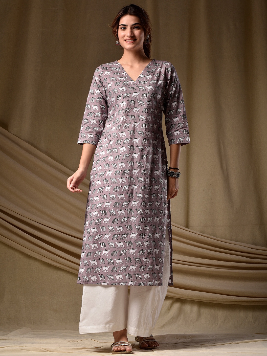 

DIMPLE DESIGN STUDIO Camel Printed Straight Kurta, Peach