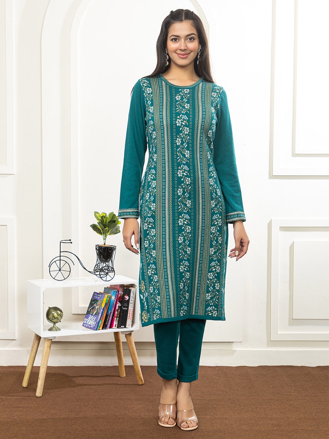 

Anouk Green Floral Woven Design Round Neck Long Sleeves Regular Straight Kurta