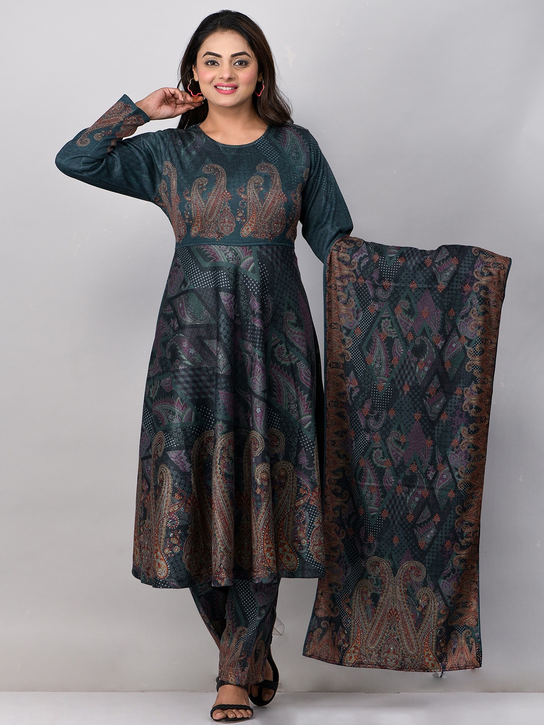 

EVORA Floral Printed Anarkali Kurta With Trousers & Dupatta, Green