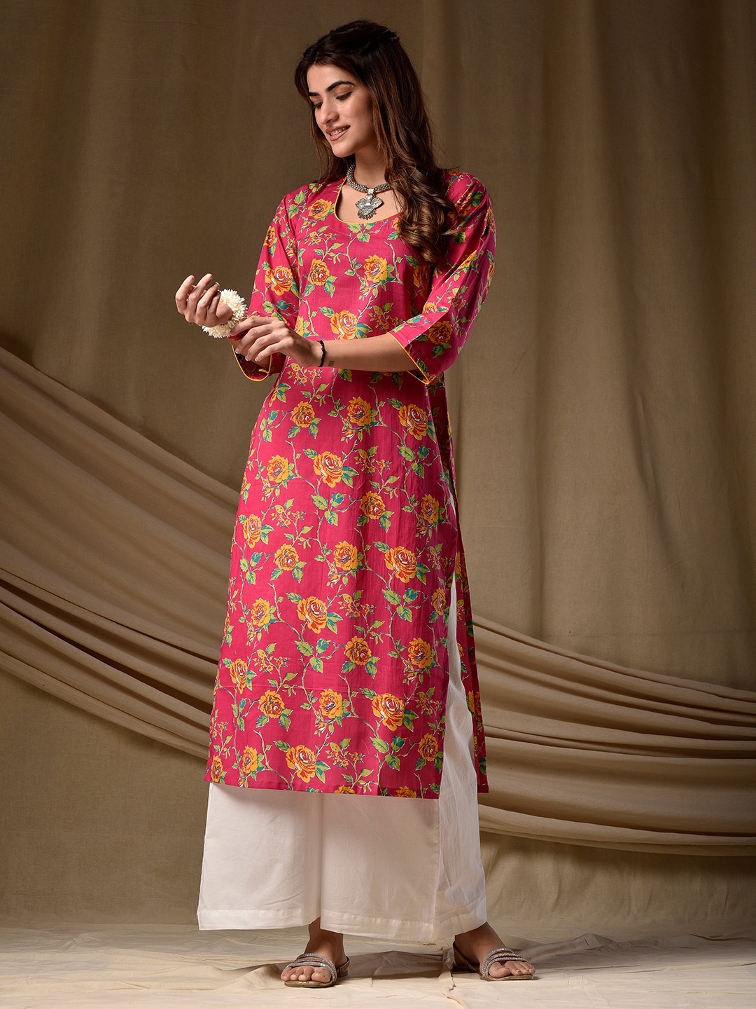 

DIMPLE DESIGN STUDIO Floral Screen Printed Pure Cotton Straight Kurta, Magenta