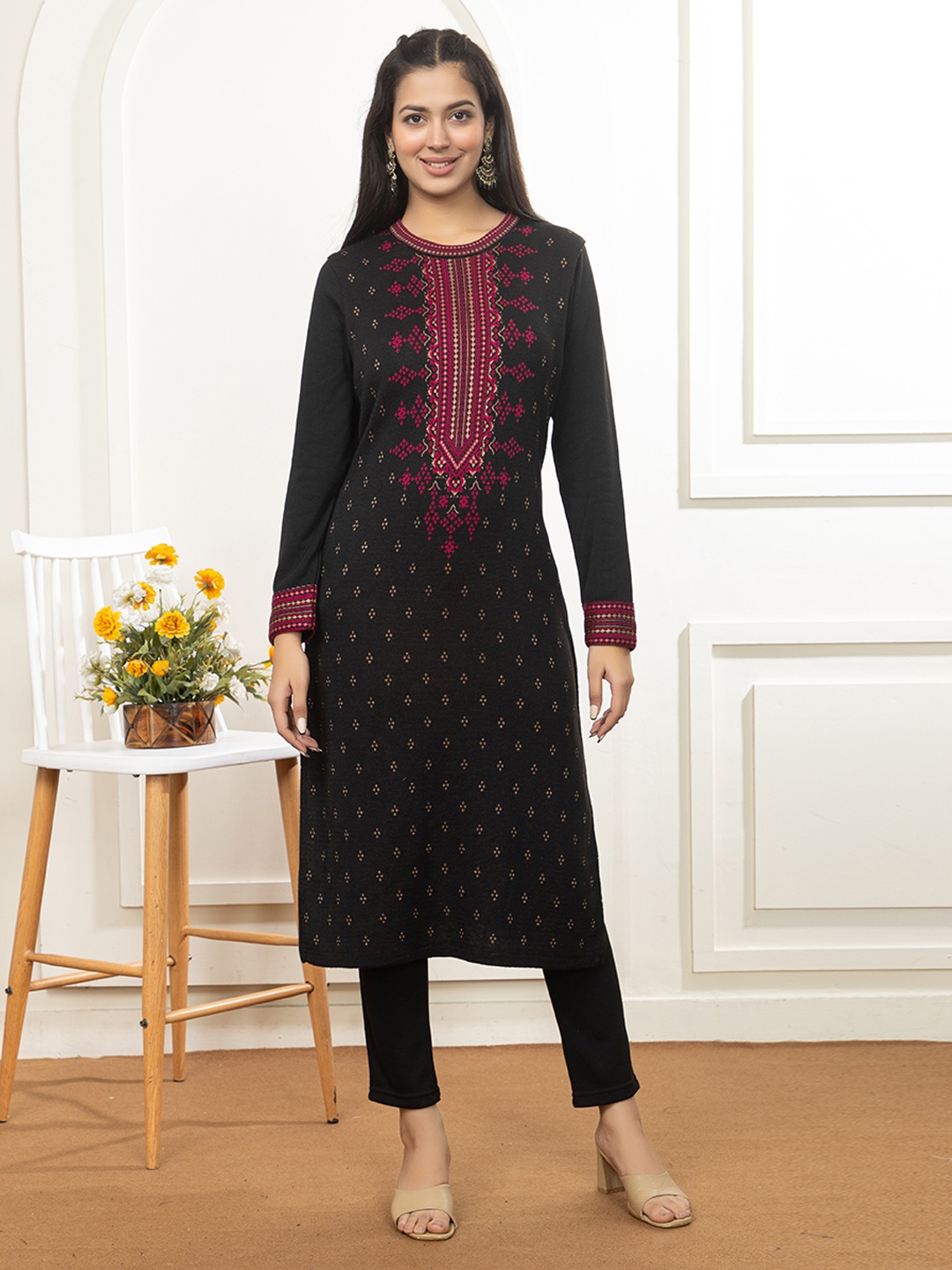 

Anouk Black Floral Woven Design Round Neck Long Sleeves Regular Straight Kurta