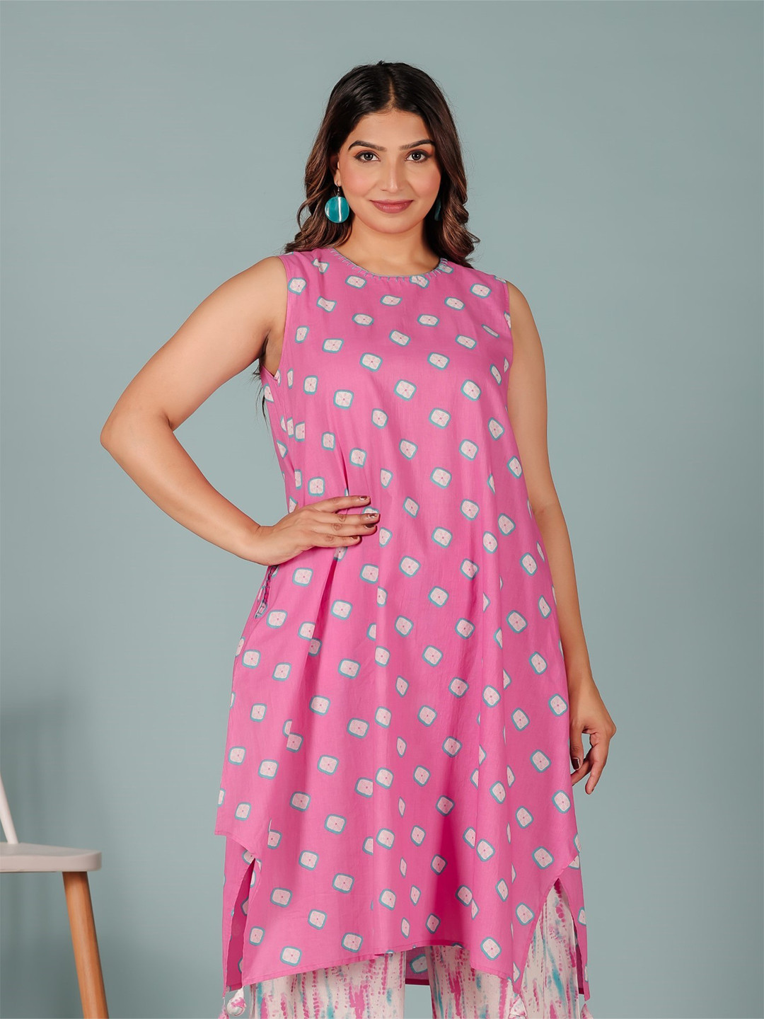 

Aramya Geometric Printed Round Neck Pure Cotton A-Line Kurta, Pink