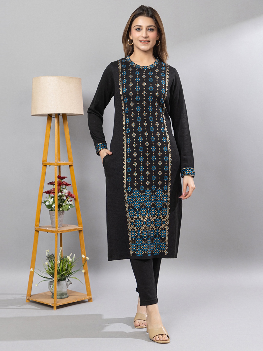 

Anouk Black Floral Woven Design Round Neck Straight Kurta