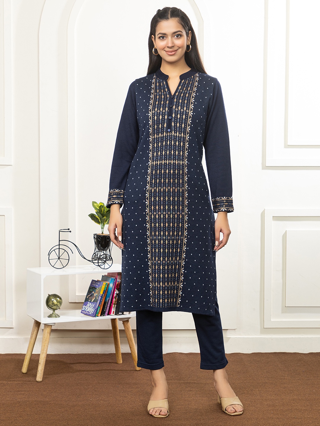 

Anouk Navy Blue Floral Woven Design Mandarin Collar Jacquard Straight Kurta