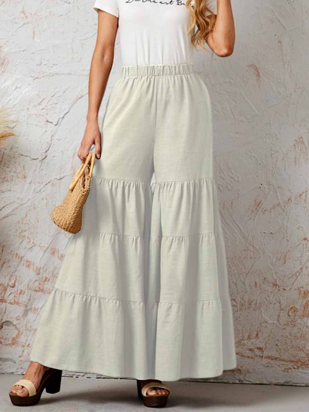 

CHANDERKASH Women Classic Loose Fit Pleated Trousers, Off white