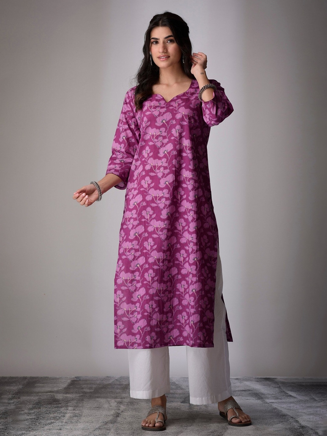 

DIMPLE DESIGN STUDIO Floral Printed Sweetheart Neck Cotton Straight Kurta, Purple