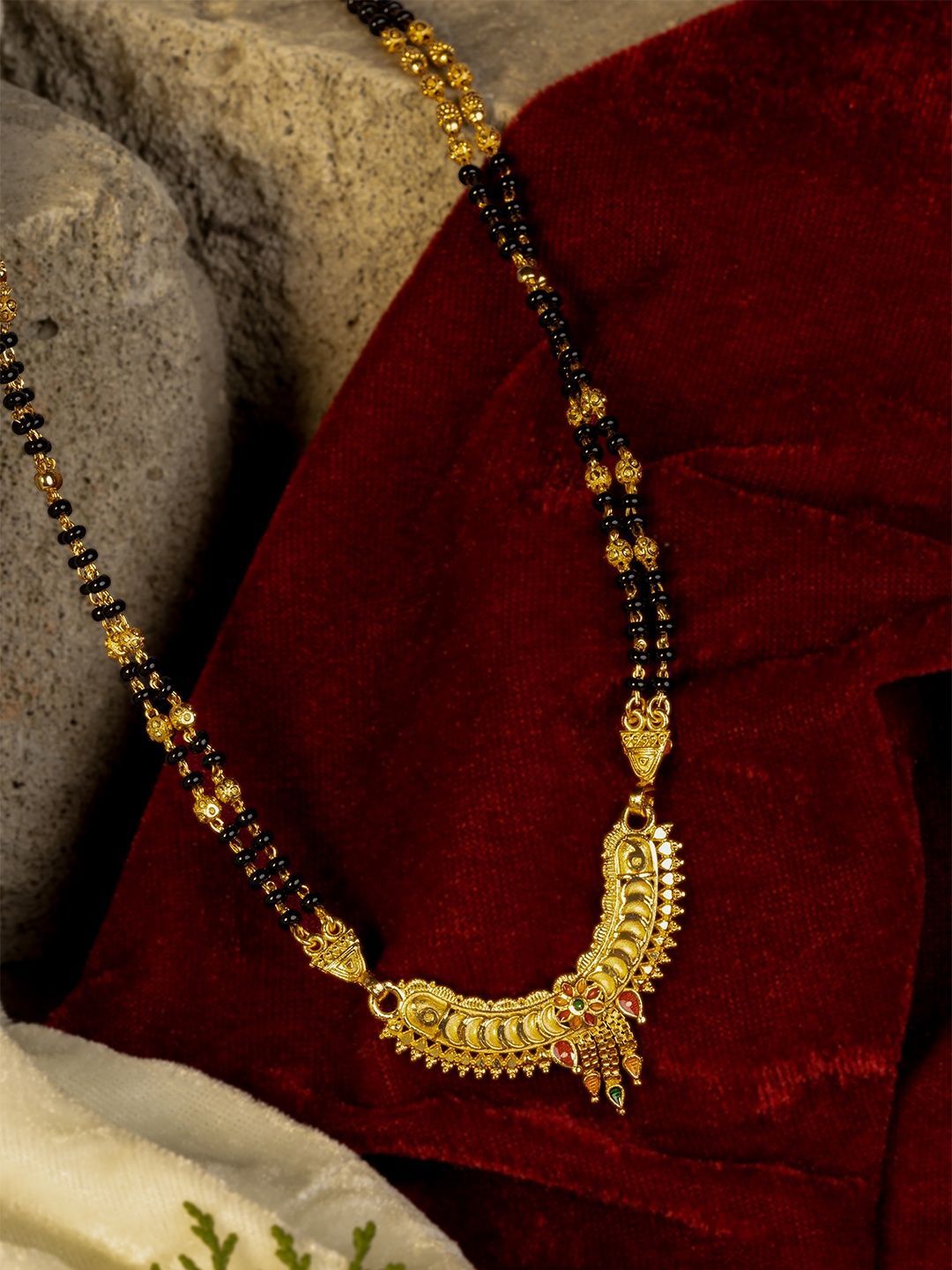 

GOLD CASH Gold-Plated Stone Studded and Beaded Locket Mangalsutra
