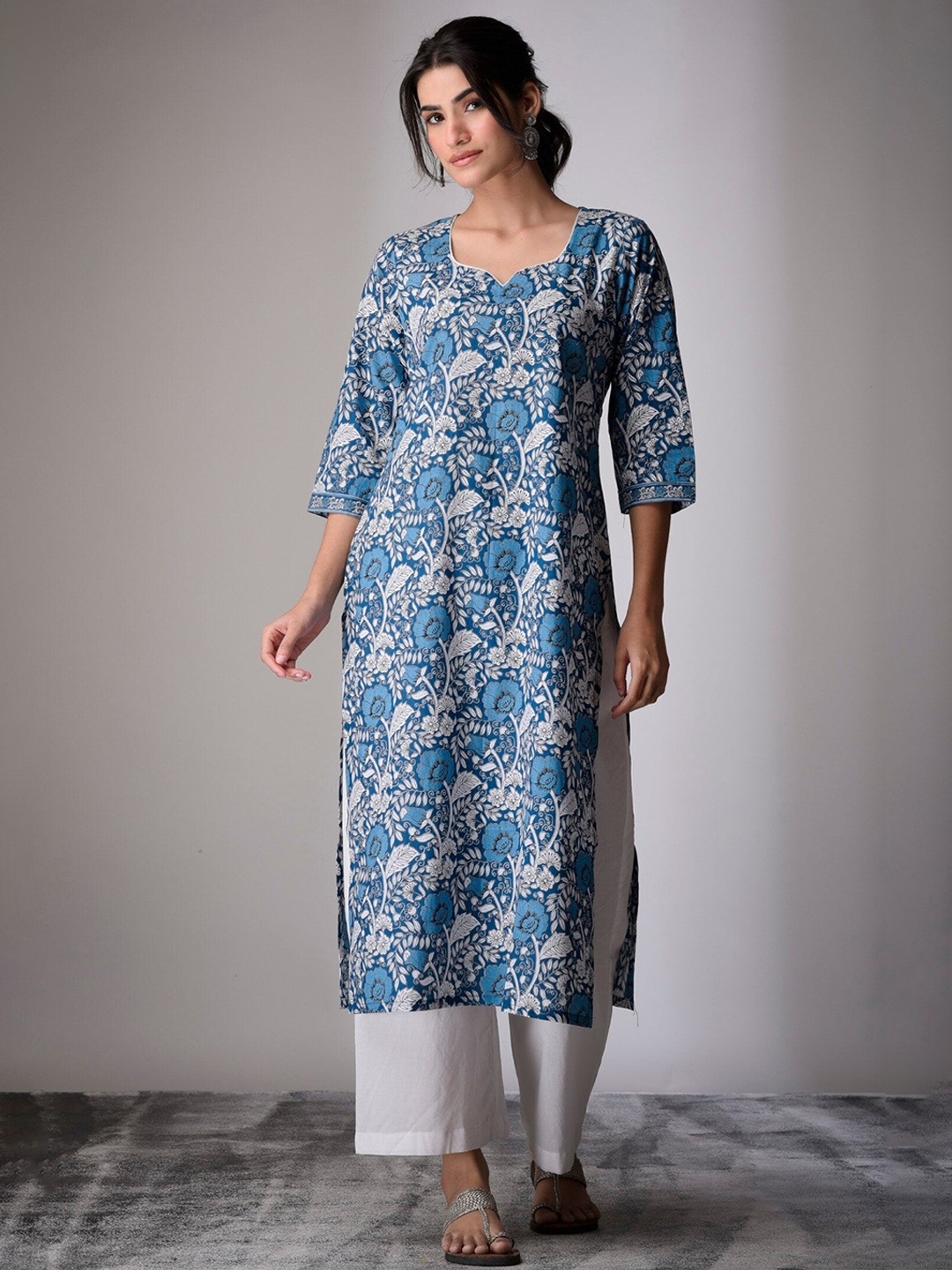 

DIMPLE DESIGN STUDIO Women Floral Printed Cotton Straight Kurta, Blue