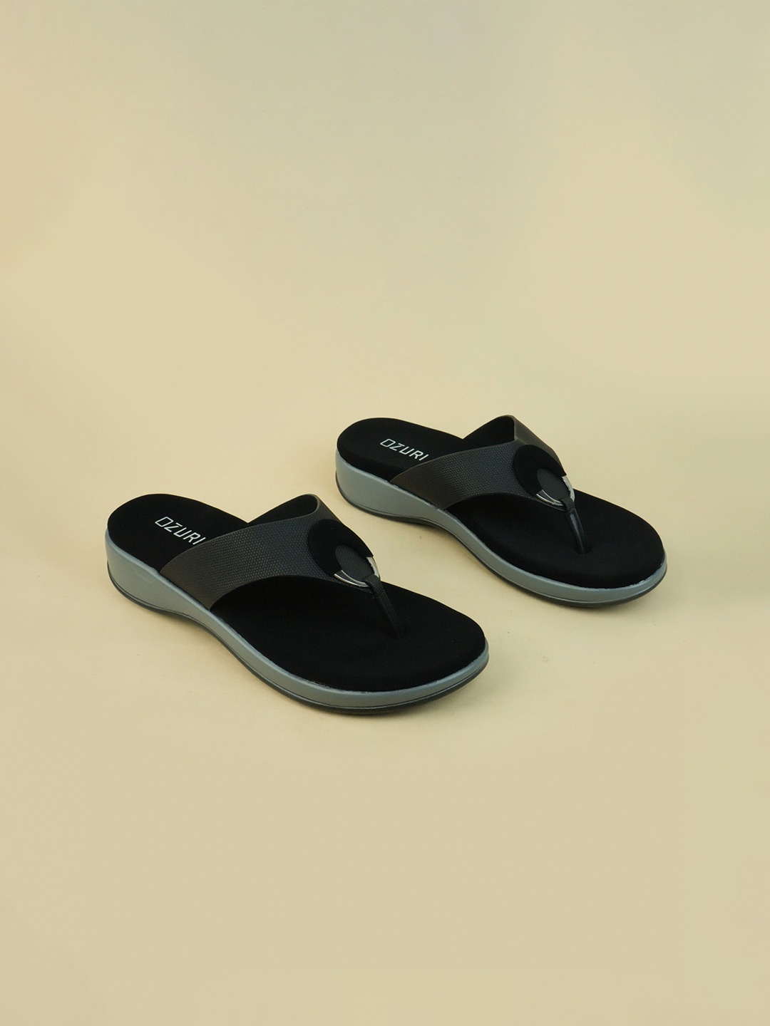 

Ozuri Women Open Toe Flats, Black