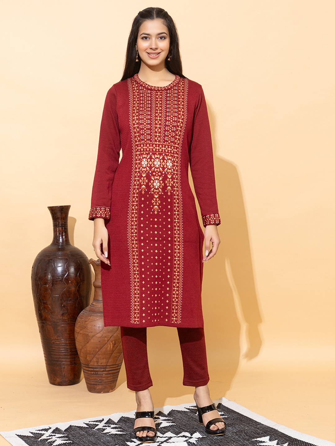 

Anouk Round Neck Floral Woven Design Acrylic Jacquard Straight Kurta, Maroon