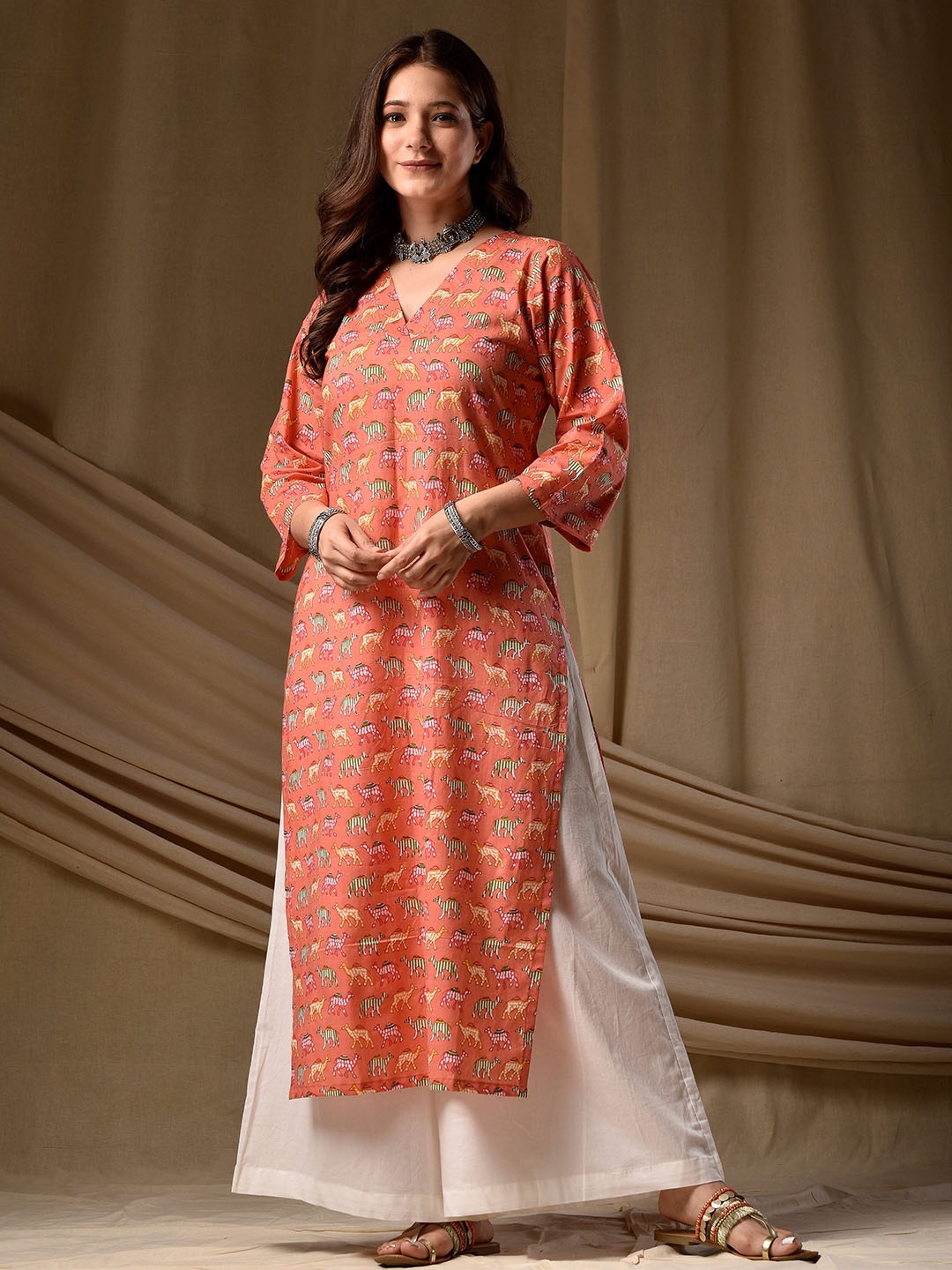 

DIMPLE DESIGN STUDIO Animal ScreenPrinted V-Neck Pure Cotton Straight Kurta, Orange