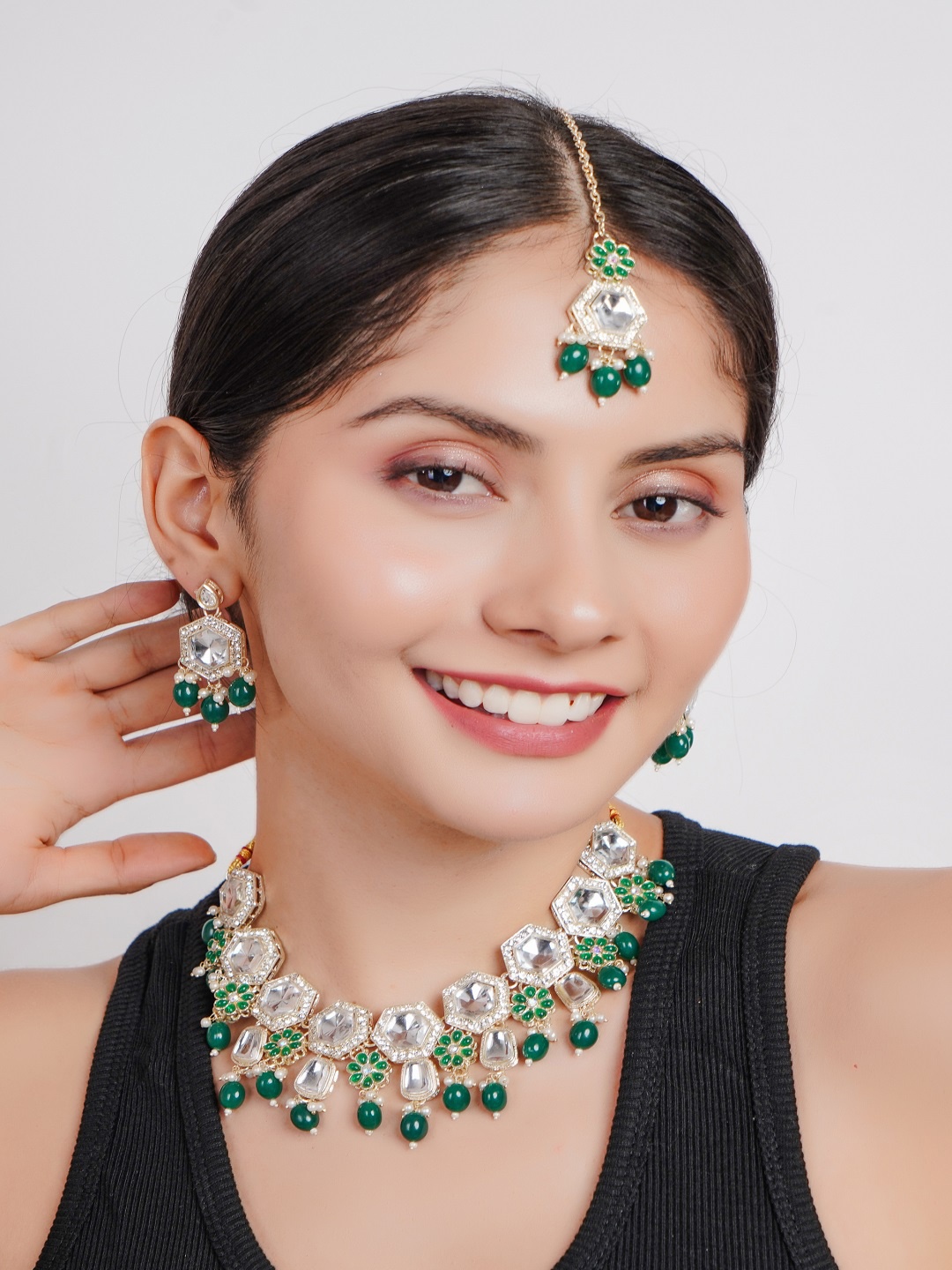 

Divisha Gold-Plated Jewellery Set