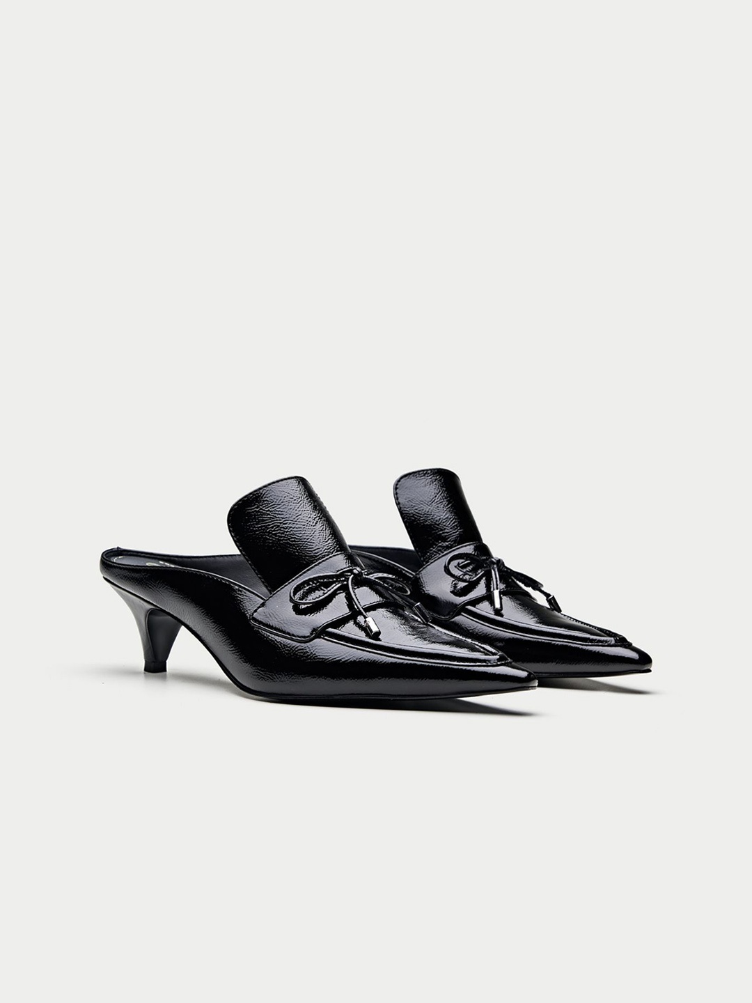 

Oroh Women Kitten Heels Pumps with Tassels, Black