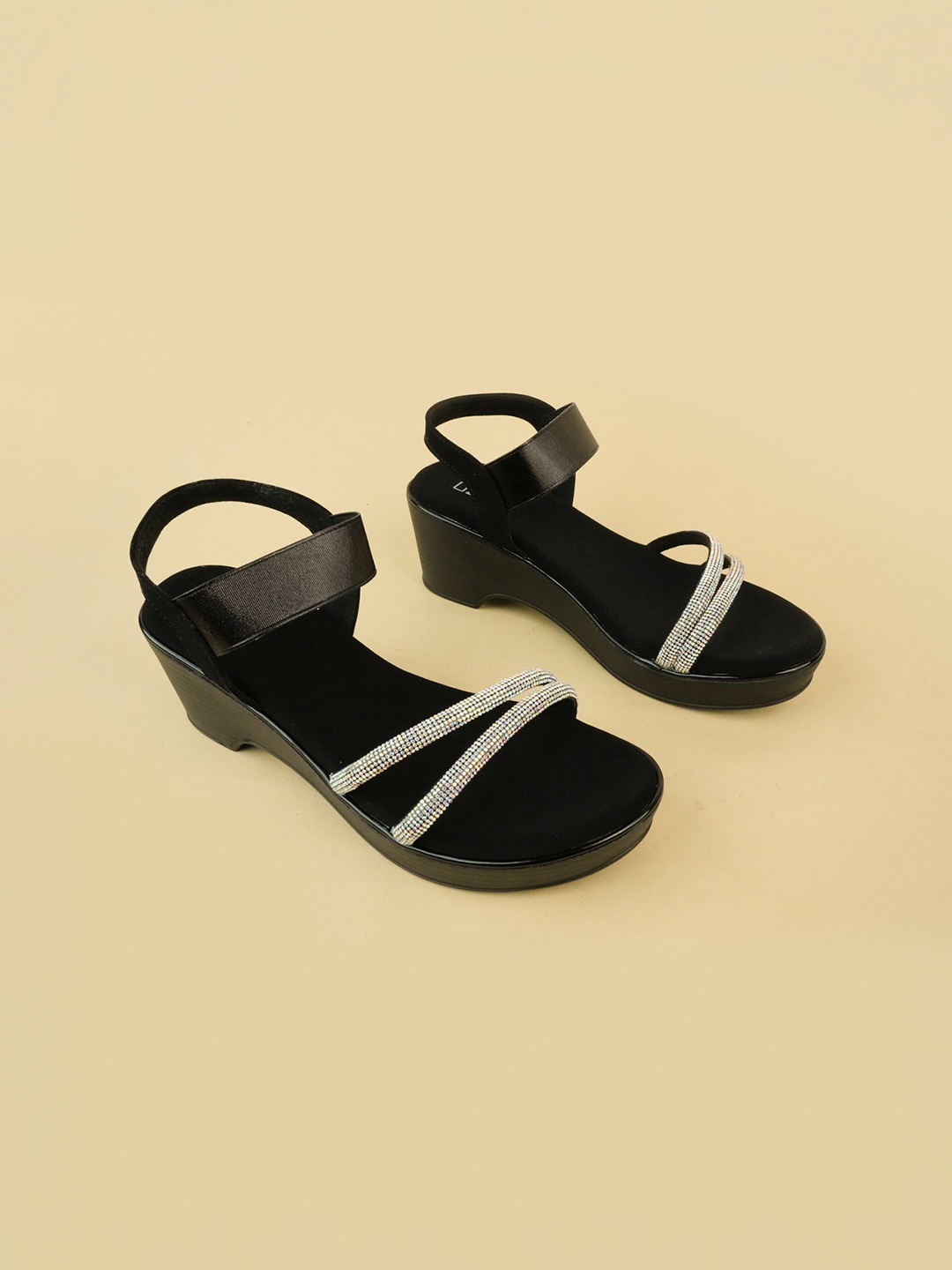 

Ozuri Party Block Sandals, Black