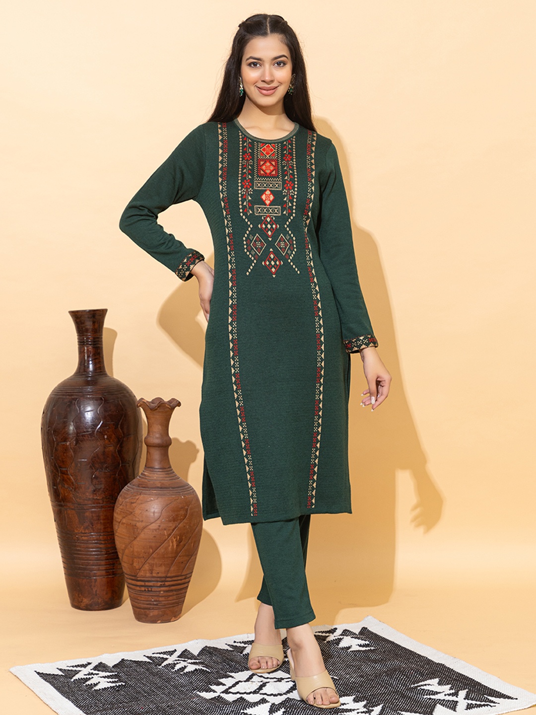 

Anouk Round Neck Floral Woven Design Acrylic Straight Kurta, Green