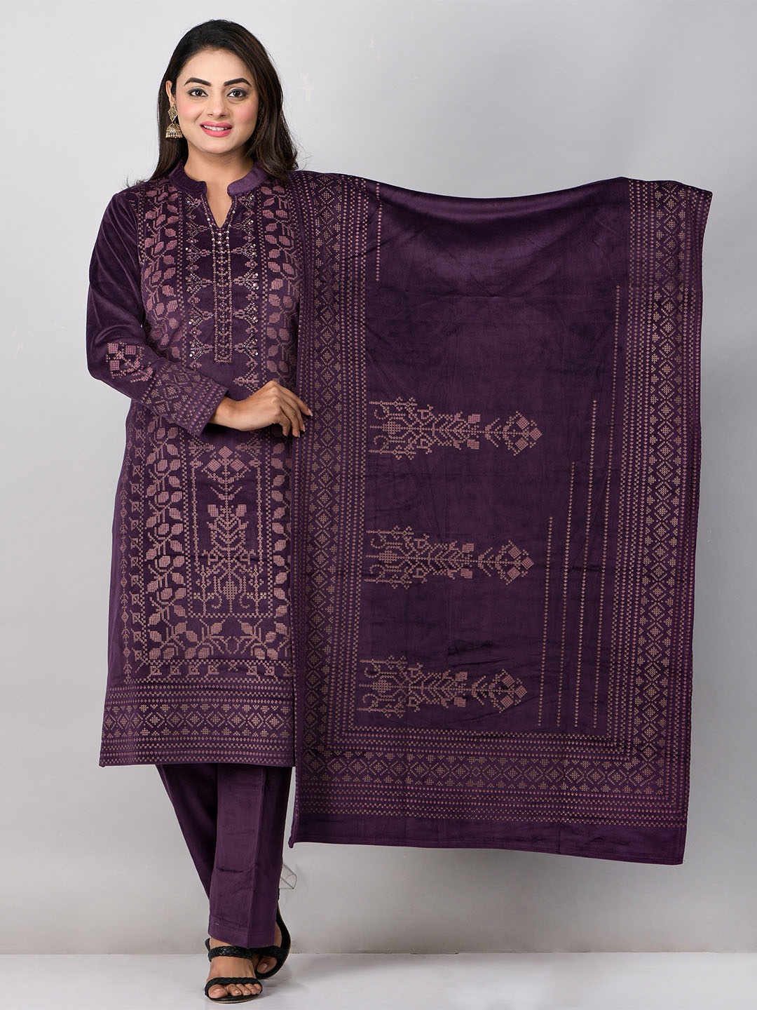 

EVORA Floral Embroidered Velvet Kurta With Trousers & Dupatta, Purple
